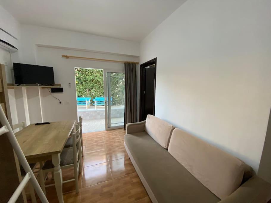 Guesthouse Xhimi Ksamil Buitenkant foto
